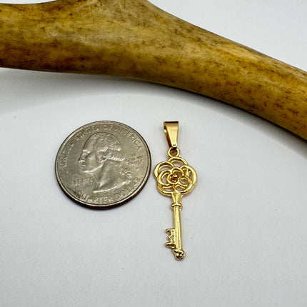 Vintage Gold Key Pendant Necklace | 9k Gold Filled Star Statement Charm Necklace