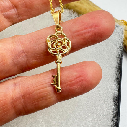 Vintage Gold Key Pendant Necklace | 9k Gold Filled Star Statement Charm Necklace