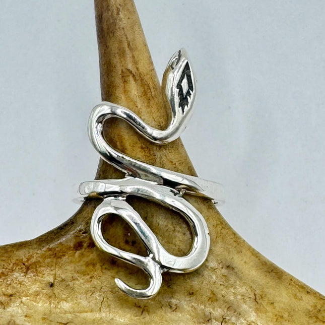 Vintage Tiny Silver Snake Ring | Serpent Wedding Cocktail Ring | 925 Sterling Silver - Unique Treasure