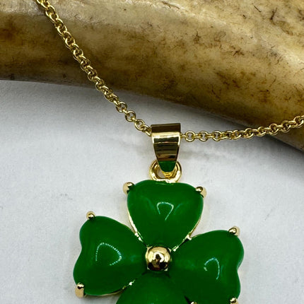 Vintage Green Jade Good Luck Clover Pendant Necklace