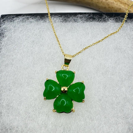 Vintage Green Jade Good Luck Clover Pendant Necklace