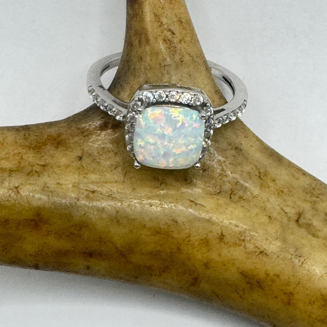 Vintage White Fire Opal 925 Sterling Silver Ring