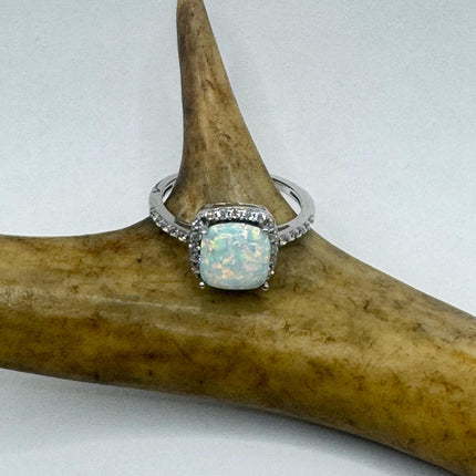 Vintage White Fire Opal 925 Sterling Silver Ring