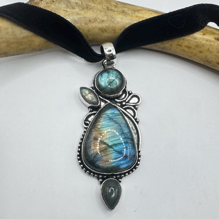 Vintage Green Labradorite Necklace - Bronze and Silver Finish - Velvet Ribbon Choker