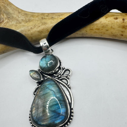 Vintage Green Labradorite Necklace - Bronze and Silver Finish - Velvet Ribbon Choker