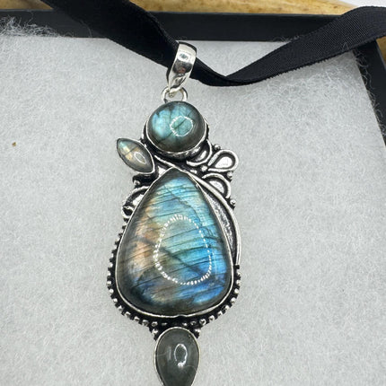 Vintage Green Labradorite Necklace - Bronze and Silver Finish - Velvet Ribbon Choker