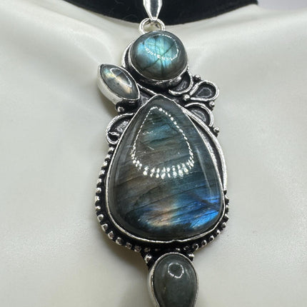 Vintage Green Labradorite Necklace - Bronze and Silver Finish - Velvet Ribbon Choker