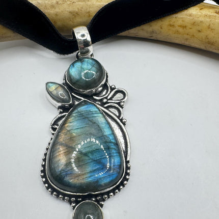 Vintage Green Labradorite Necklace - Bronze and Silver Finish - Velvet Ribbon Choker