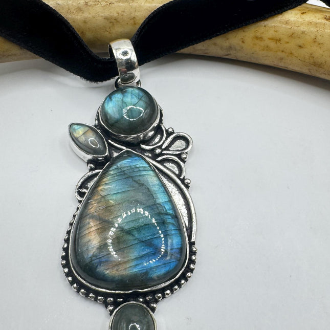 Vintage Green Labradorite Necklace - Bronze and Silver Finish - Velvet Ribbon Choker