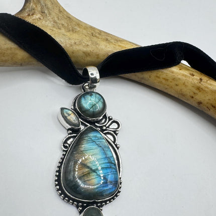 Vintage Green Labradorite Necklace - Bronze and Silver Finish - Velvet Ribbon Choker