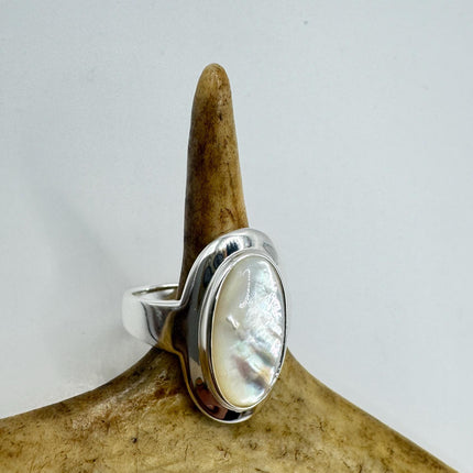 Vintage White Mother of Pearl Ring - 925 Sterling Silver - Engagement Wedding Band