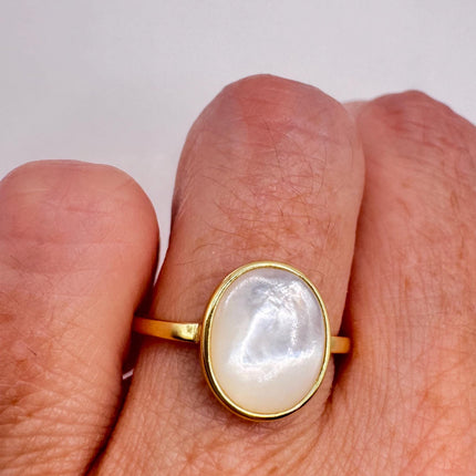 Vintage White Mother of Pearl Ring - Gold 925 Sterling Silver - Engagement Wedding Band