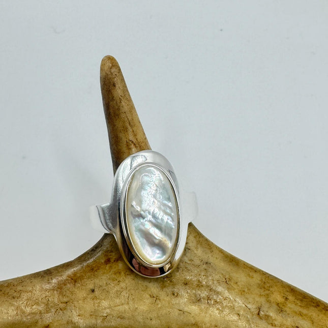 Vintage White Mother of Pearl Ring - 925 Sterling Silver - Engagement Wedding Band