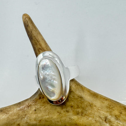 Vintage White Mother of Pearl Ring - 925 Sterling Silver - Engagement Wedding Band
