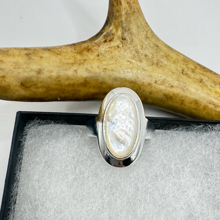 Vintage White Mother of Pearl Ring - 925 Sterling Silver - Engagement Wedding Band