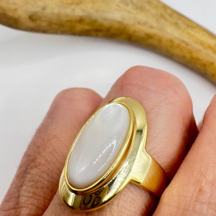 Vintage White Mother of Pearl Ring - Gold 925 Sterling Silver - Engagement Wedding Band