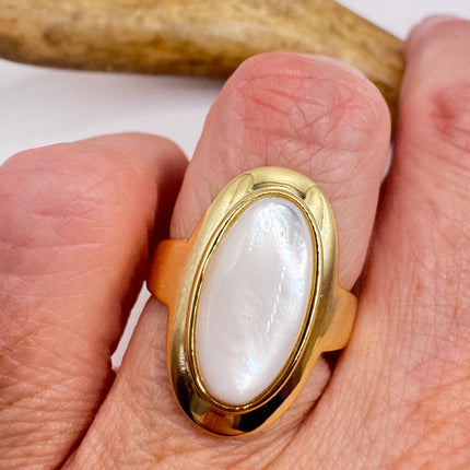 Vintage White Mother of Pearl Ring - Gold 925 Sterling Silver - Engagement Wedding Band