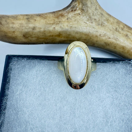 Vintage White Mother of Pearl Ring - Gold 925 Sterling Silver - Engagement Wedding Band