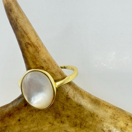 Vintage White Mother of Pearl Ring - Gold 925 Sterling Silver - Engagement Wedding Band