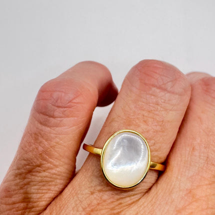 Vintage White Mother of Pearl Ring - Gold 925 Sterling Silver - Engagement Wedding Band