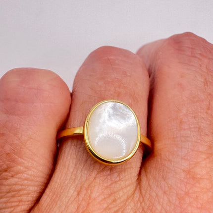 Vintage White Mother of Pearl Ring - Gold 925 Sterling Silver - Engagement Wedding Band