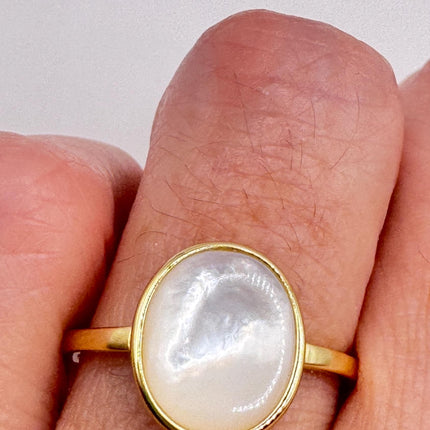 Vintage White Mother of Pearl Ring - Gold 925 Sterling Silver - Engagement Wedding Band