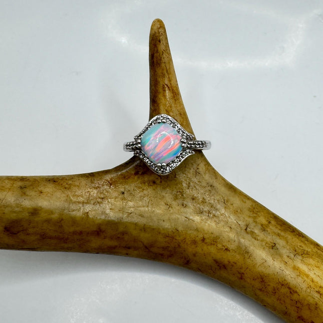 Vintage White Fire Opal 925 Sterling Silver Ring