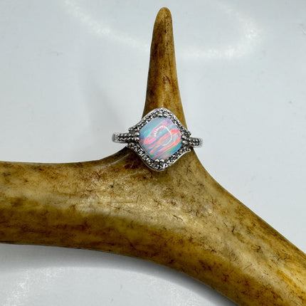 Vintage White Fire Opal 925 Sterling Silver Ring