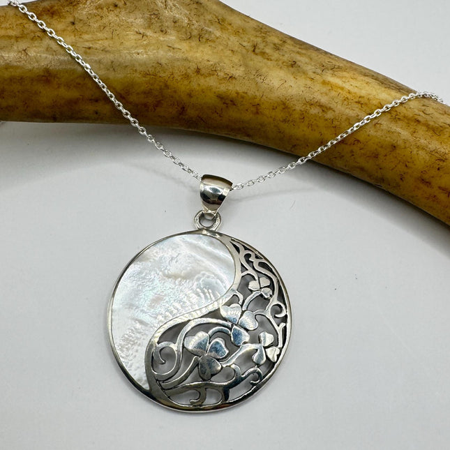 Vintage mother of Pearl Necklace Elegant White Ying Yang 925 Sterling Silver
