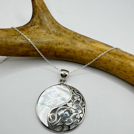 Vintage mother of Pearl Necklace Elegant White Ying Yang 925 Sterling Silver