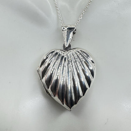 Vintage Sterling Silver Heart Locket Necklace: Small Photo Pendant