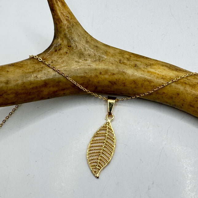 Gold Filled leaf Pendant Necklace - Vintage