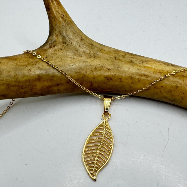 Gold Filled leaf Pendant Necklace - Vintage