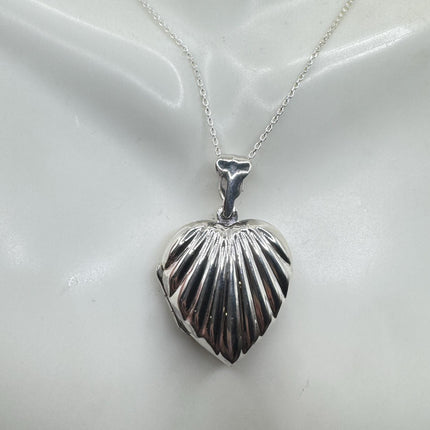 Vintage Sterling Silver Heart Locket Necklace: Small Photo Pendant