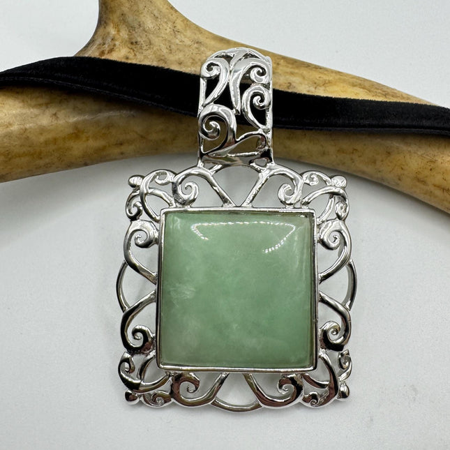 Vintage Green Jade Pendant Choker 925 Sterling Silver Necklace
