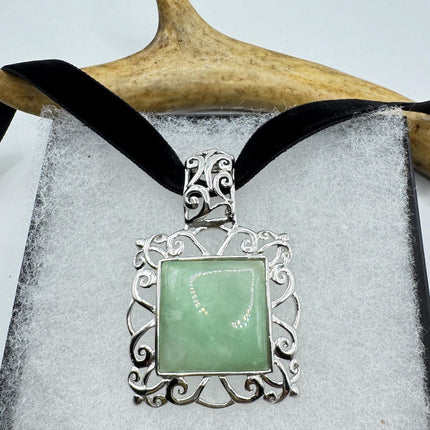 Vintage Green Jade Pendant Choker 925 Sterling Silver Necklace