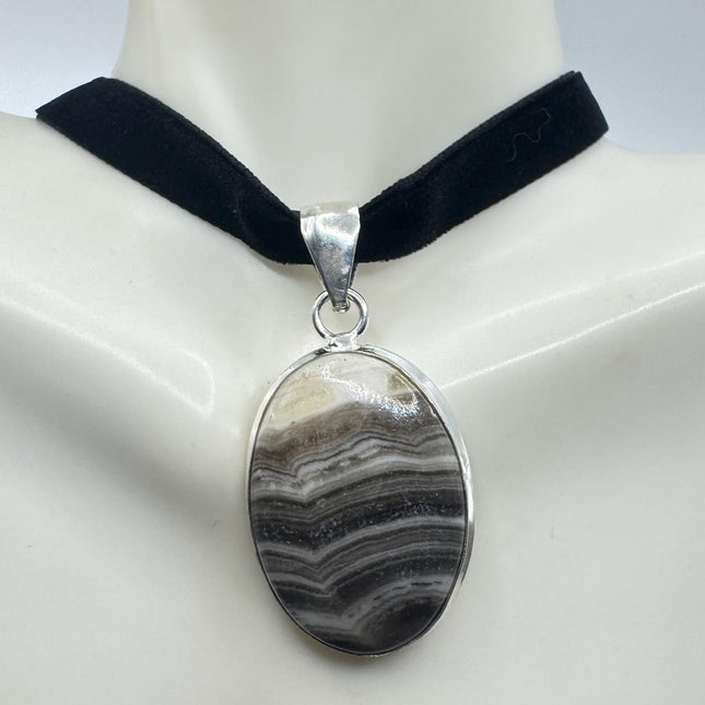 Vintage Banded Agate Pendant Choker: Silver Bronze Black Velvet Necklace