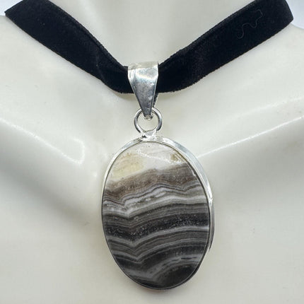 Vintage Banded Agate Pendant Choker: Silver Bronze Black Velvet Necklace