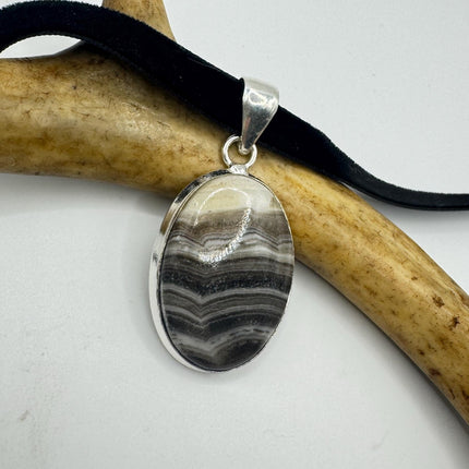 Vintage Banded Agate Pendant Choker: Silver Bronze Black Velvet Necklace