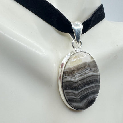 Vintage Banded Agate Pendant Choker: Silver Bronze Black Velvet Necklace