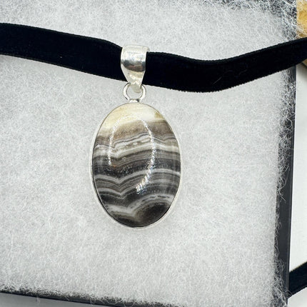 Vintage Banded Agate Pendant Choker: Silver Bronze Black Velvet Necklace