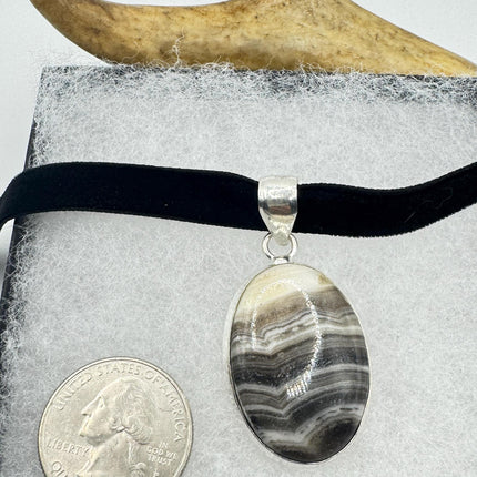 Vintage Banded Agate Pendant Choker: Silver Bronze Black Velvet Necklace
