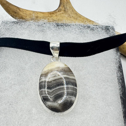 Vintage Banded Agate Pendant Choker: Silver Bronze Black Velvet Necklace
