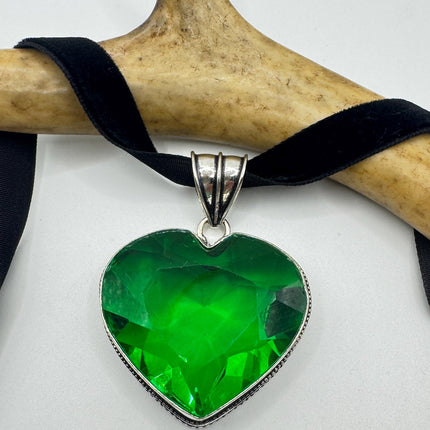 Vintage Green Glass Silver Heart Statement Necklace Black Velvet Choker