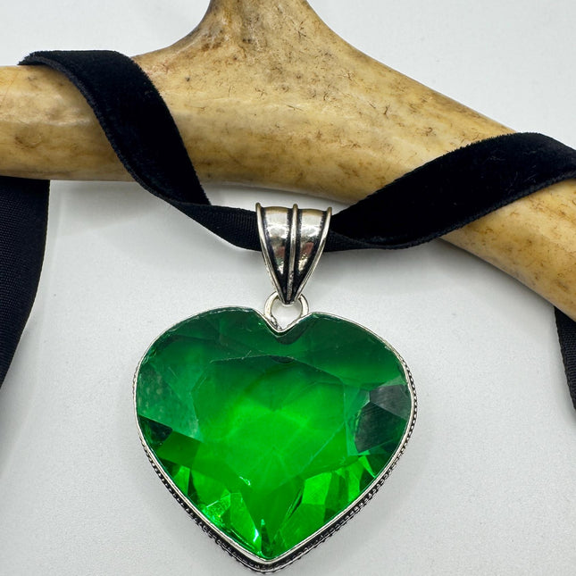 Vintage Green Glass Silver Heart Statement Necklace Black Velvet Choker