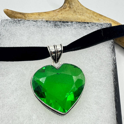 Vintage Green Glass Silver Heart Statement Necklace Black Velvet Choker