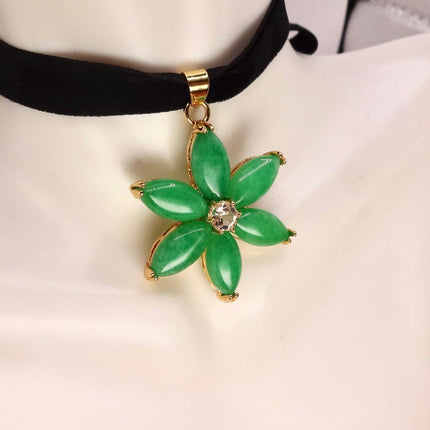 Vintage Green Jade Deco Pendant Choker Necklace - Golden Bronze