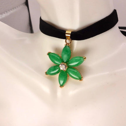 Vintage Green Jade Deco Pendant Choker Necklace - Golden Bronze