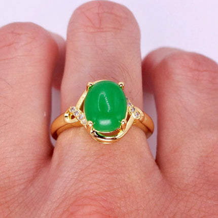 Vintage Gold Green Jade Cocktail Ring - Round Antique Design - Lucky Charm