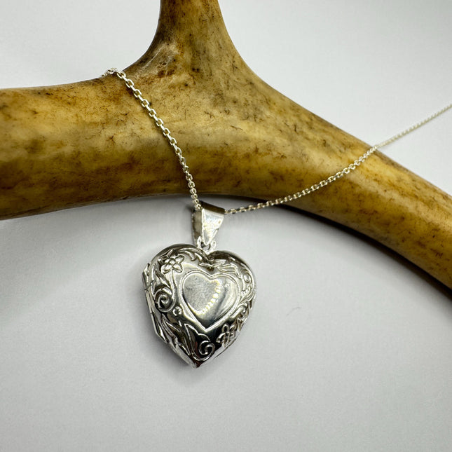 Silver Heart Locket: Vintage Photo Pendant - 925 Sterling Chain